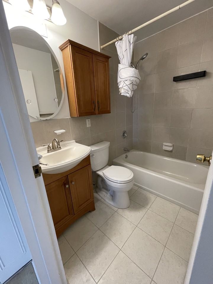 539 W Stratford Pl #405 - Photo 4 of 6