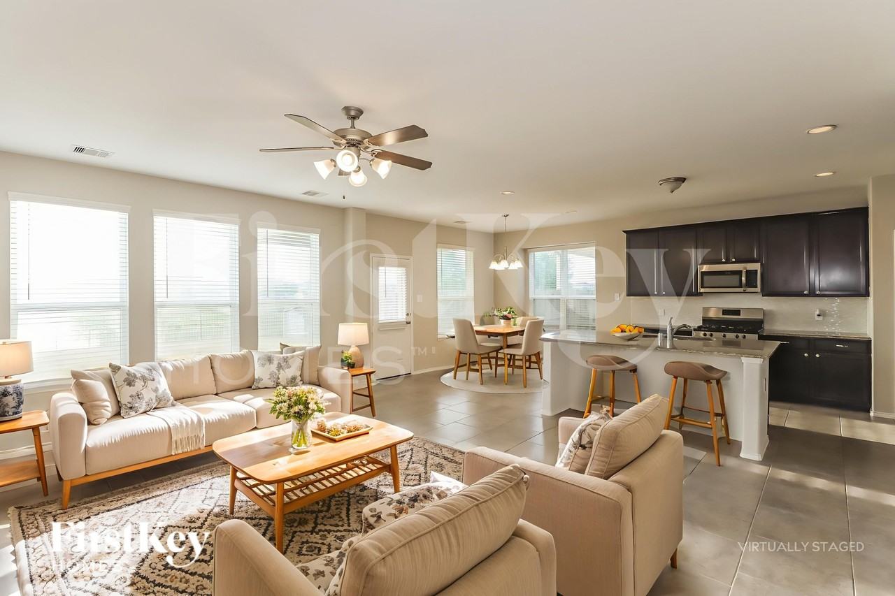 5010 Naples Grove Ln - Photo 4 of 18