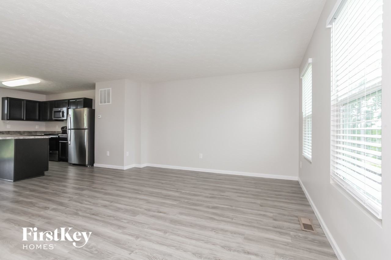 4721 Megan Danielle Dr - Photo 4 of 15