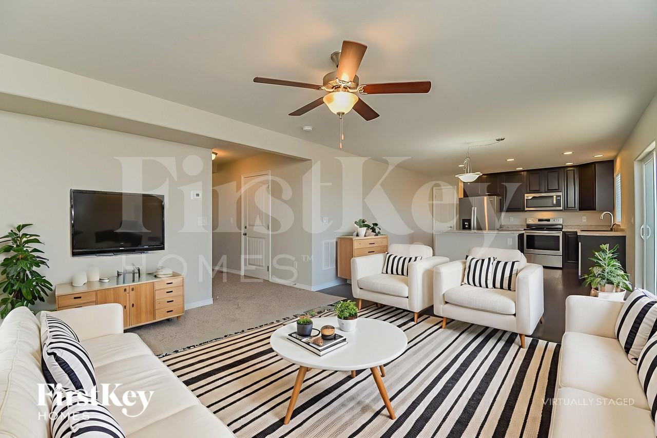 10913 Nolin Dr - Photo 3 of 18