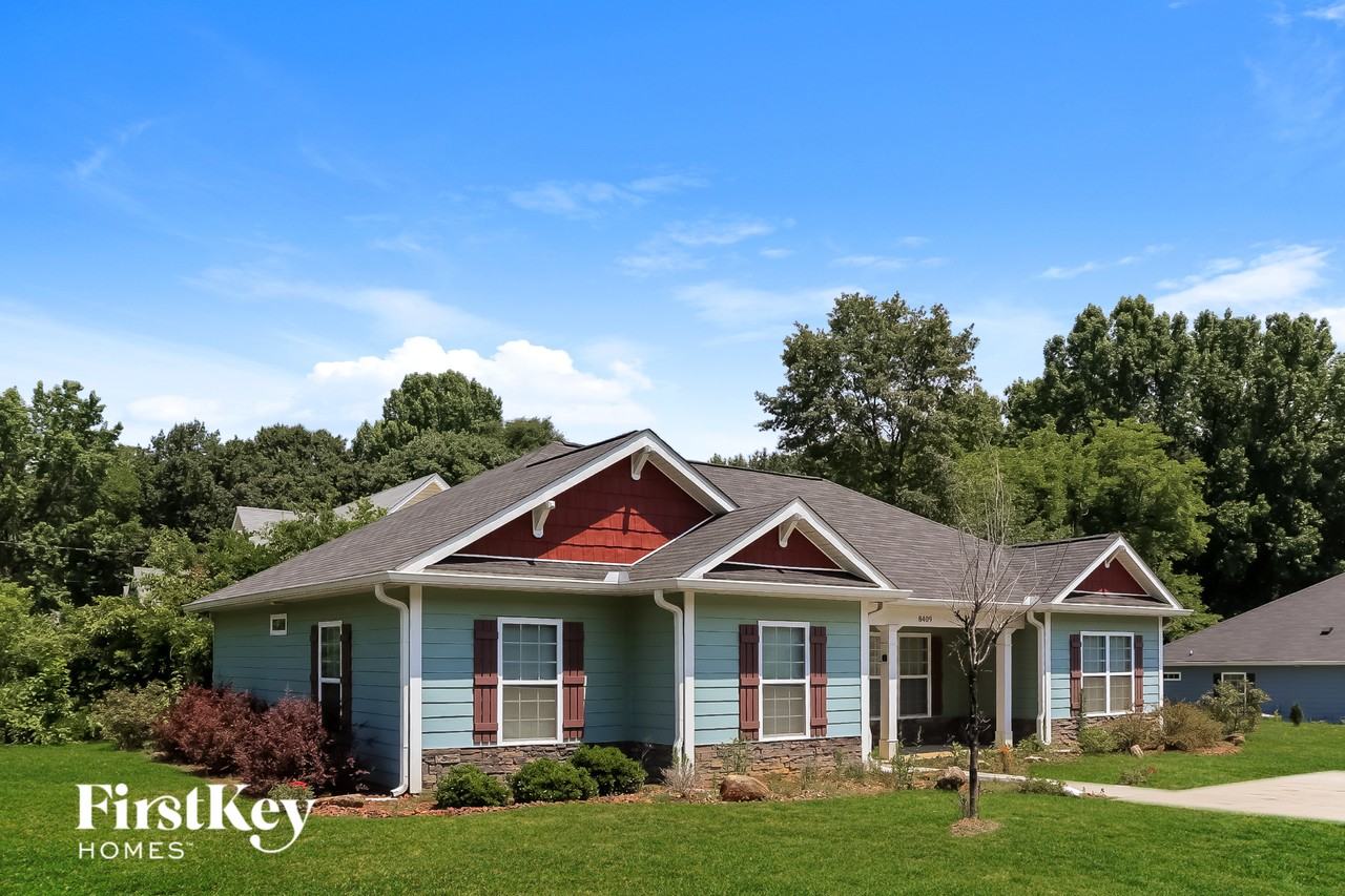 8409 Military Way - Photo 2 of 15