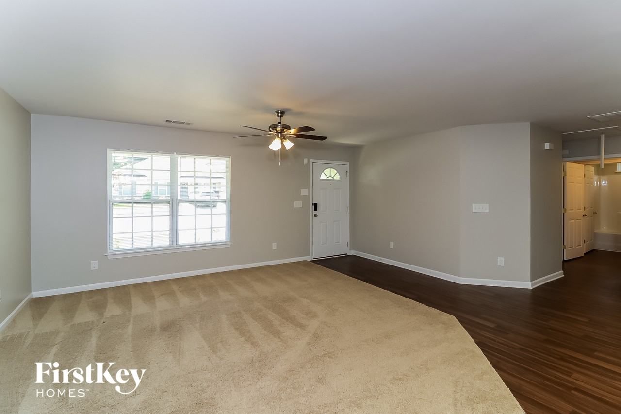 8409 Military Way - Photo 3 of 15