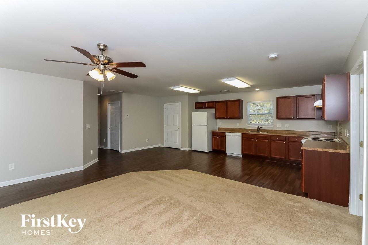 8409 Military Way - Photo 4 of 15