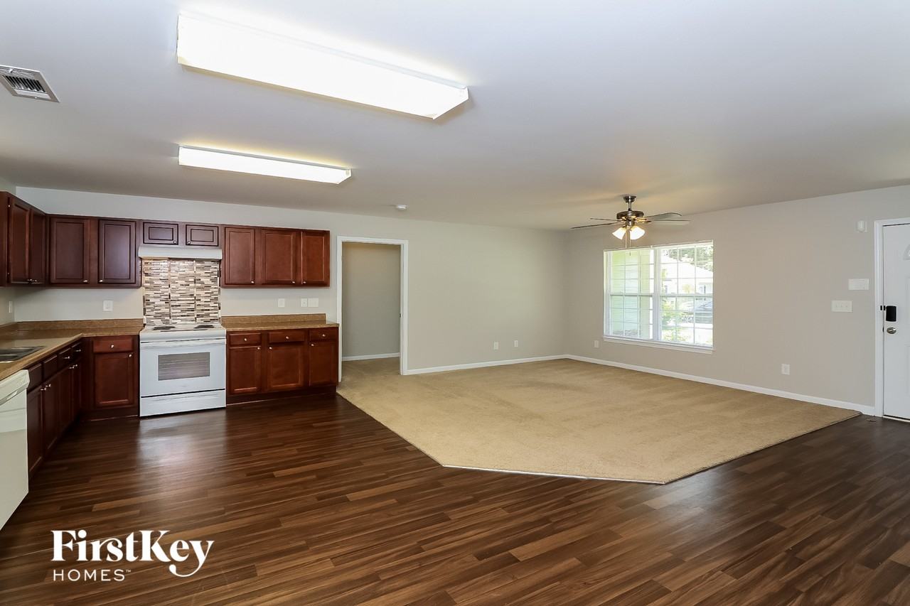 8409 Military Way - Photo 5 of 15