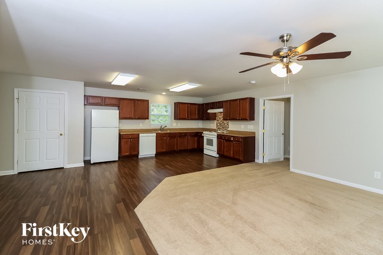 8409 Military Way - Photo 6 of 15