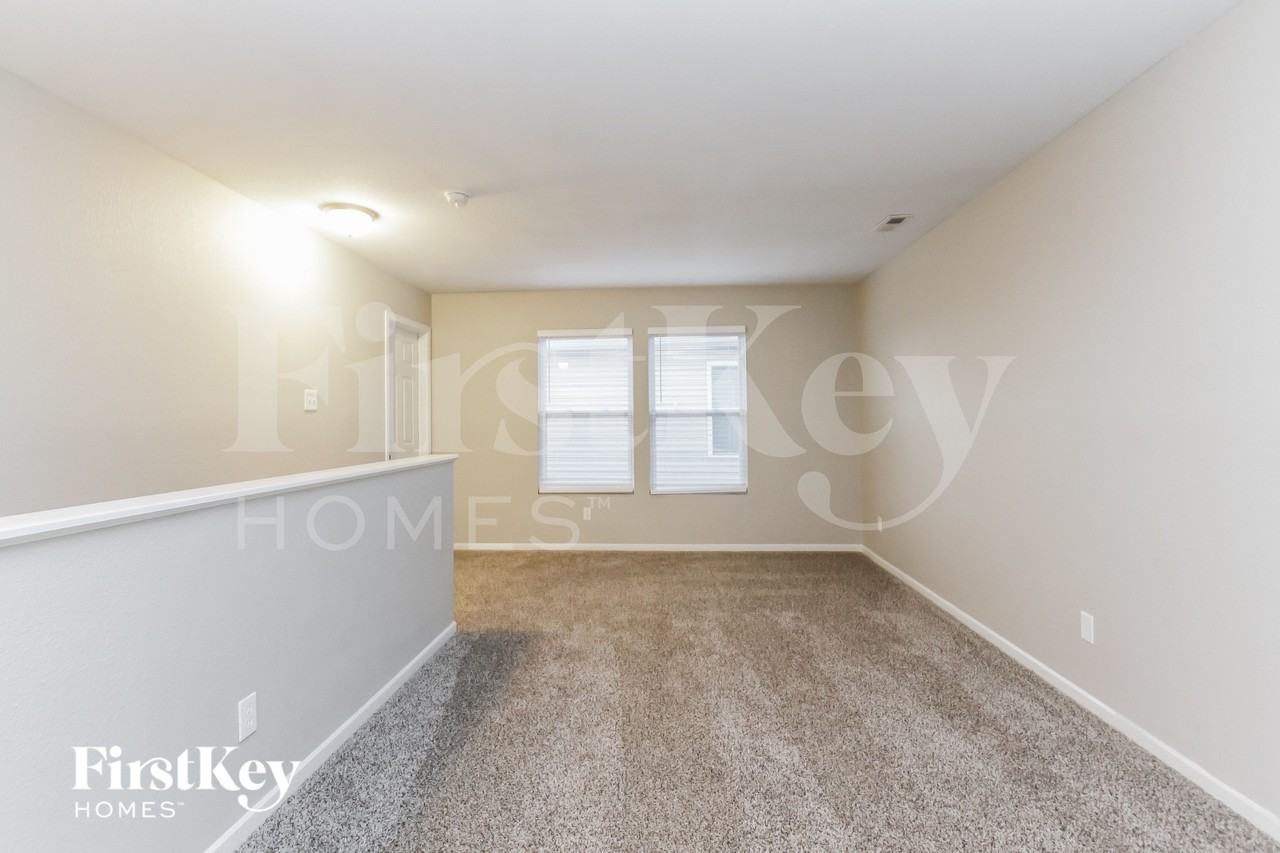 1643 Carriage Cir - Photo 6 of 15