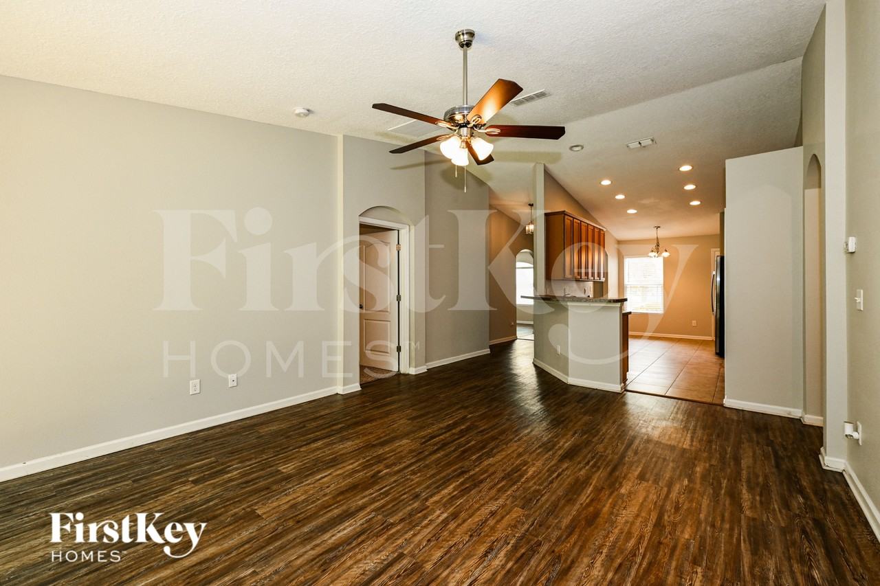 403 W New England Dr - Photo 4 of 16