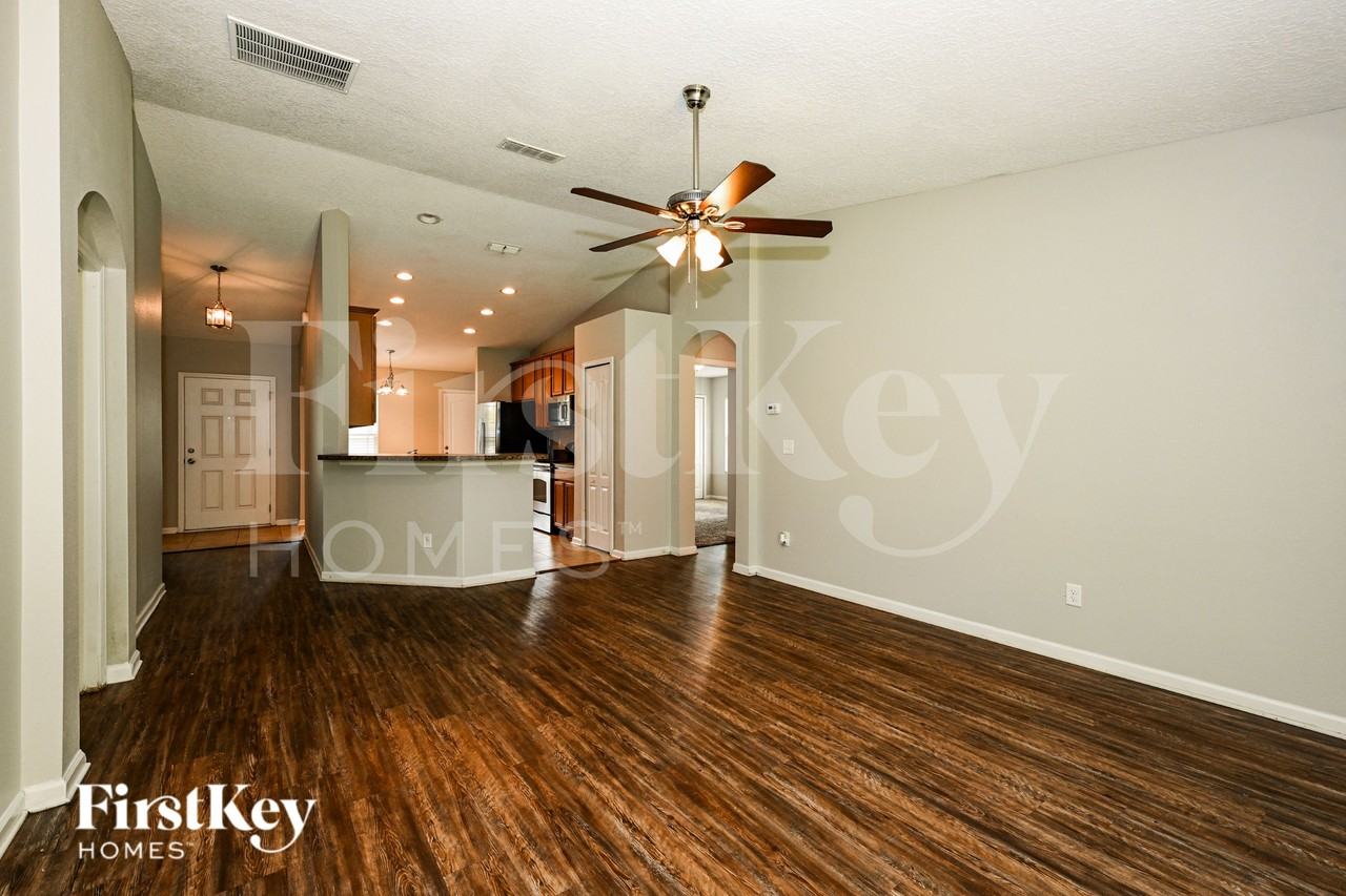 403 W New England Dr - Photo 5 of 16