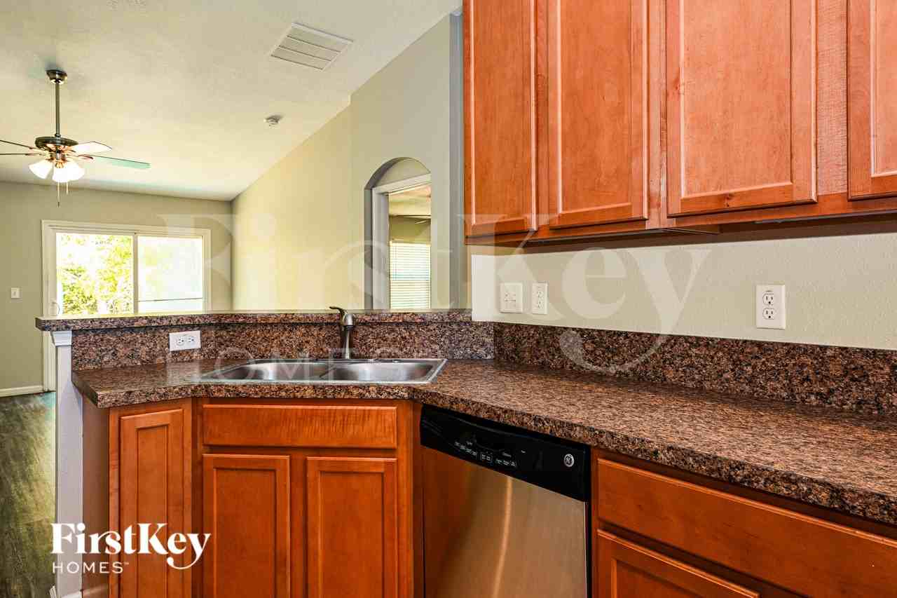 403 W New England Dr - Photo 6 of 16