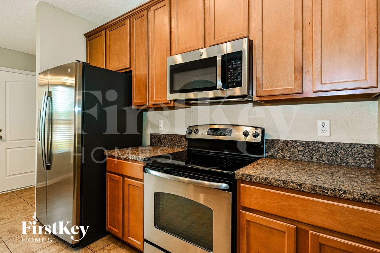 403 W New England Dr - Photo 7 of 16