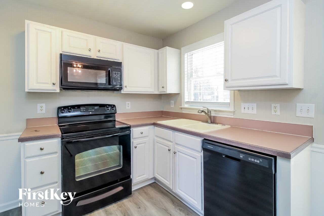 1506 Glenn Meade Dr - Photo 4 of 15