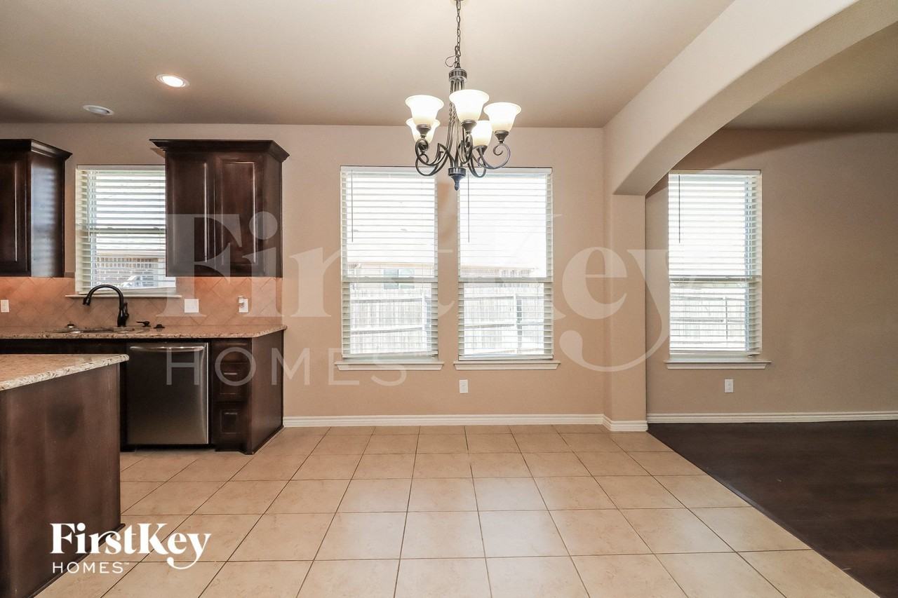 1005 Destrehan Ct - Photo 6 of 20