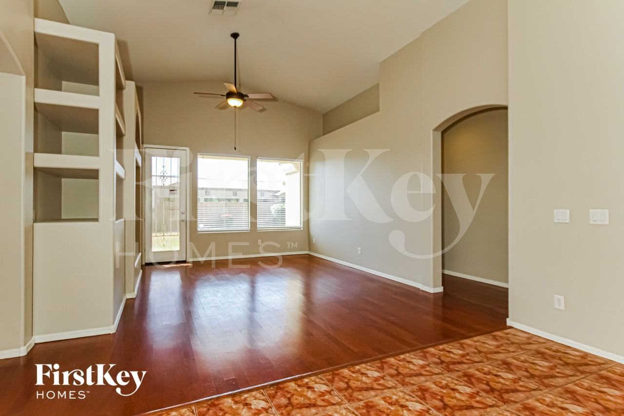 14135 W Riviera Dr - Photo 4 of 15