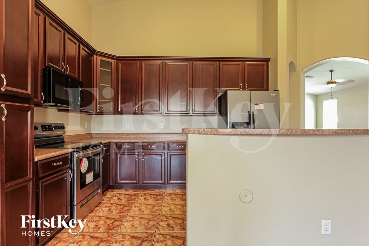 14135 W Riviera Dr - Photo 7 of 15