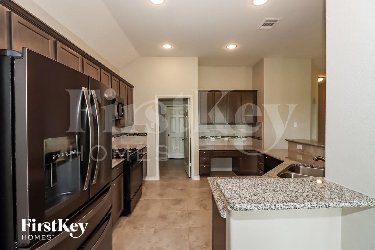 6211 Kolle Dr - Photo 7 of 15