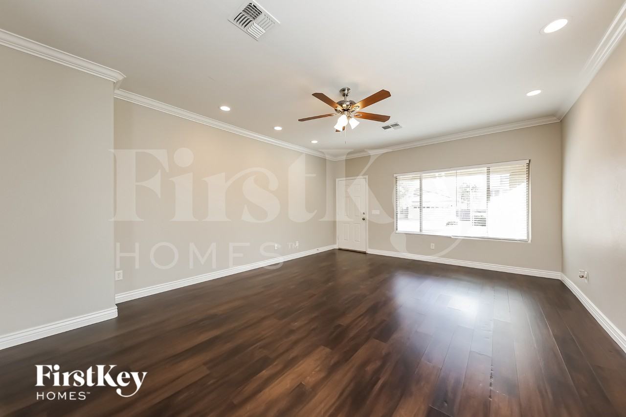 15150 N 146th Ave - Photo 3 of 15