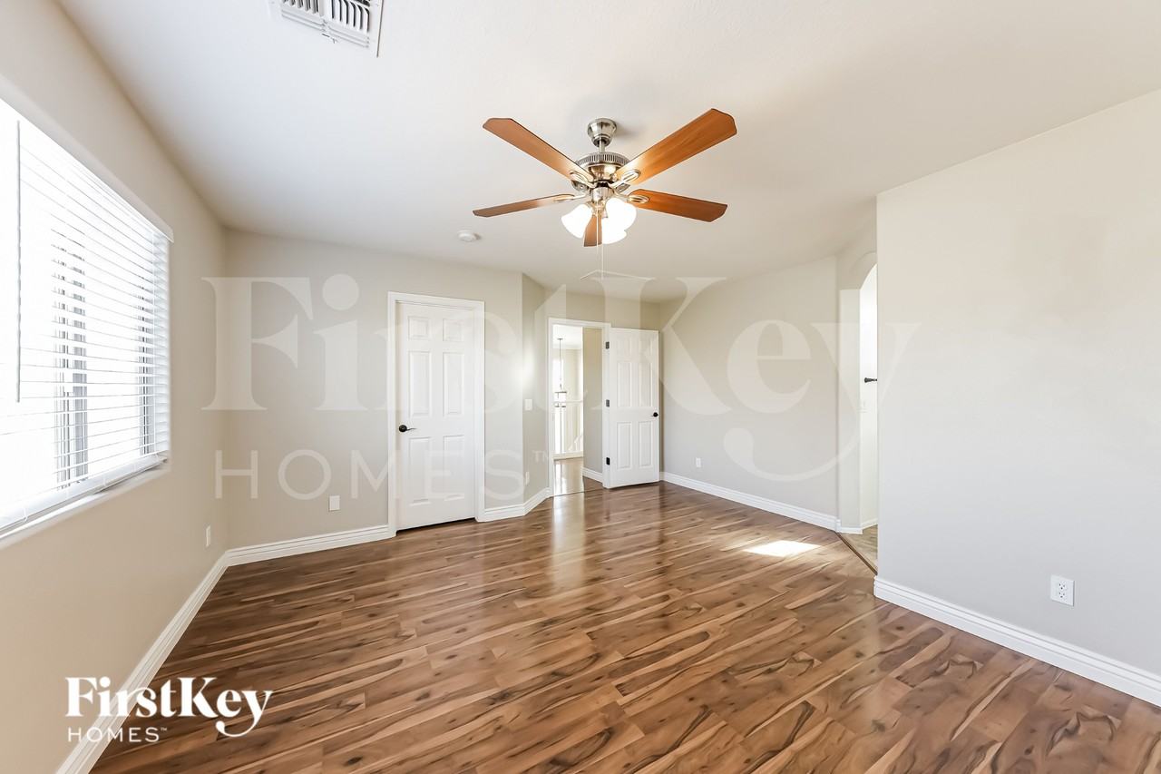 15150 N 146th Ave - Photo 7 of 15