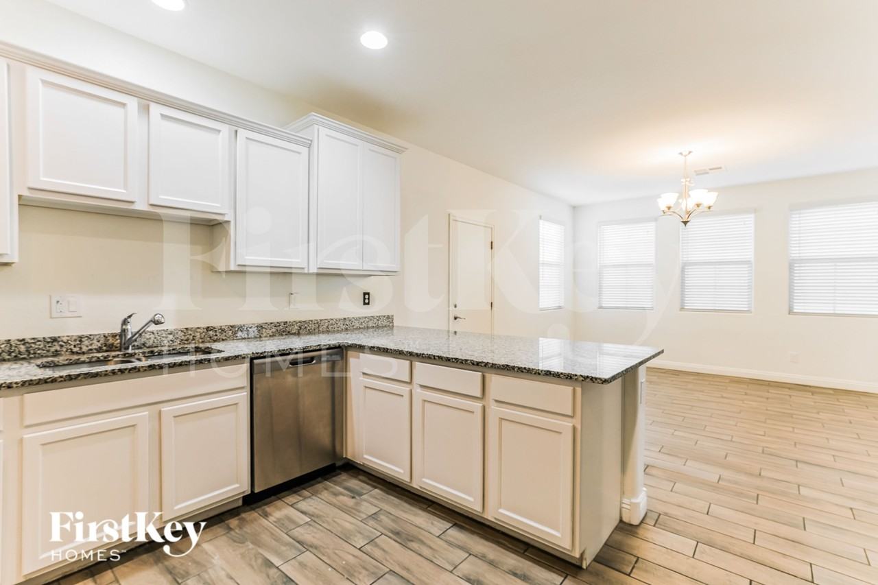 6926 E Butte St - Photo 5 of 16