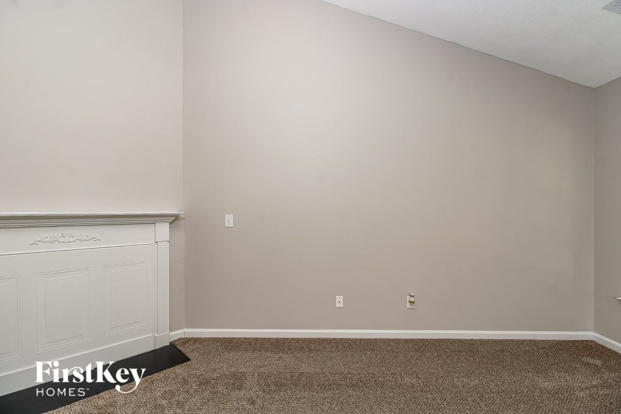 227 Julian Pond Ln - Photo 2 of 15