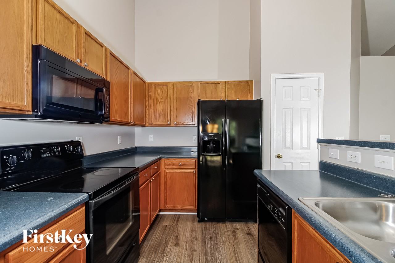 227 Julian Pond Ln - Photo 5 of 15