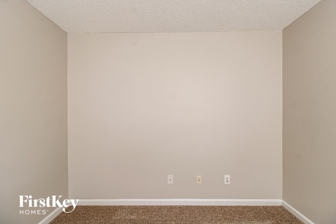 227 Julian Pond Ln - Photo 6 of 15