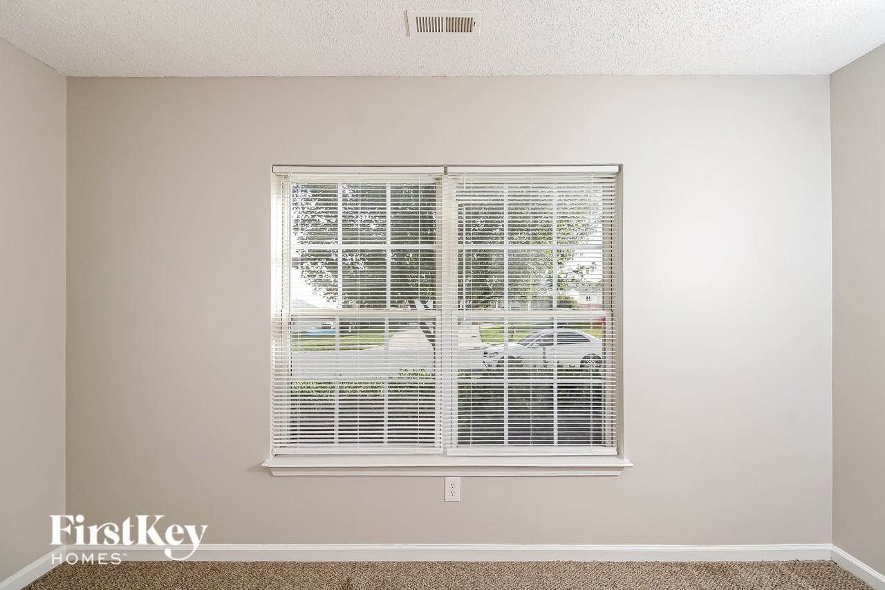 227 Julian Pond Ln - Photo 7 of 15