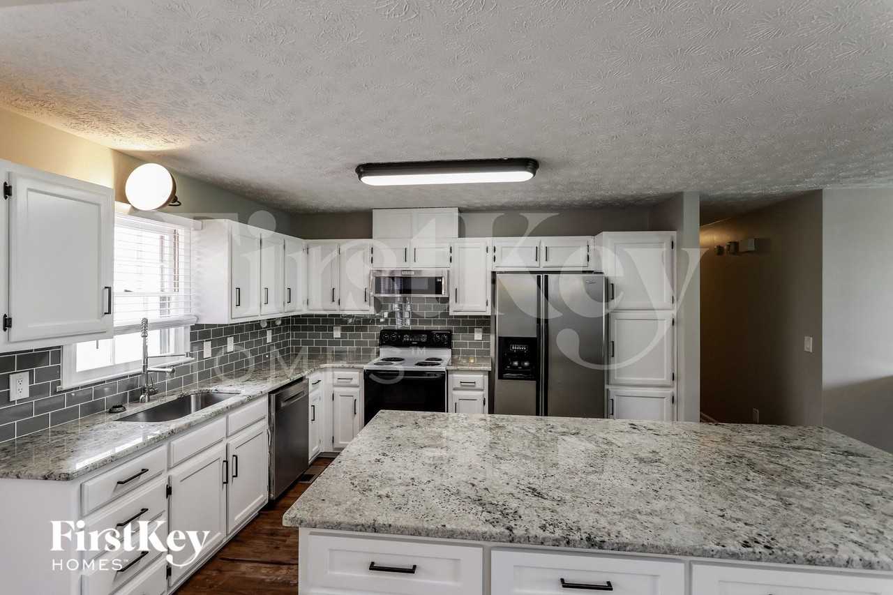 2097 Blackberry Cir - Photo 4 of 15