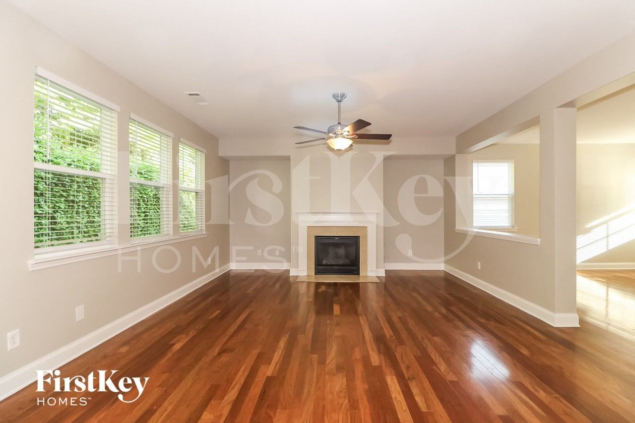 422 Howell Xing - Photo 3 of 15