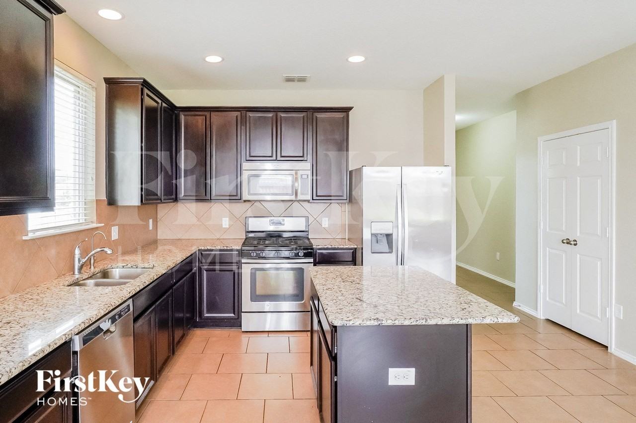 10514 Century Farm Dr - Photo 6 of 14