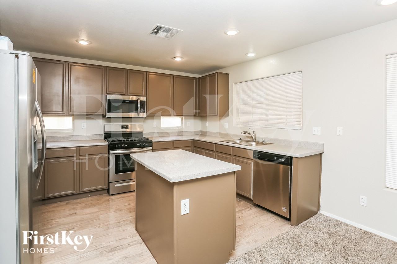 4633 Sergeant Ct - Photo 4 of 16