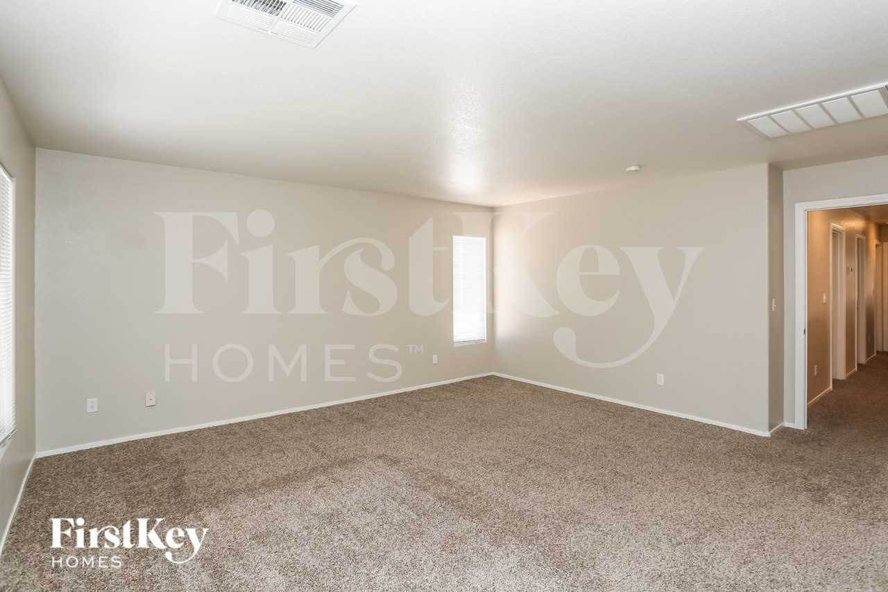 4633 Sergeant Ct - Photo 7 of 16