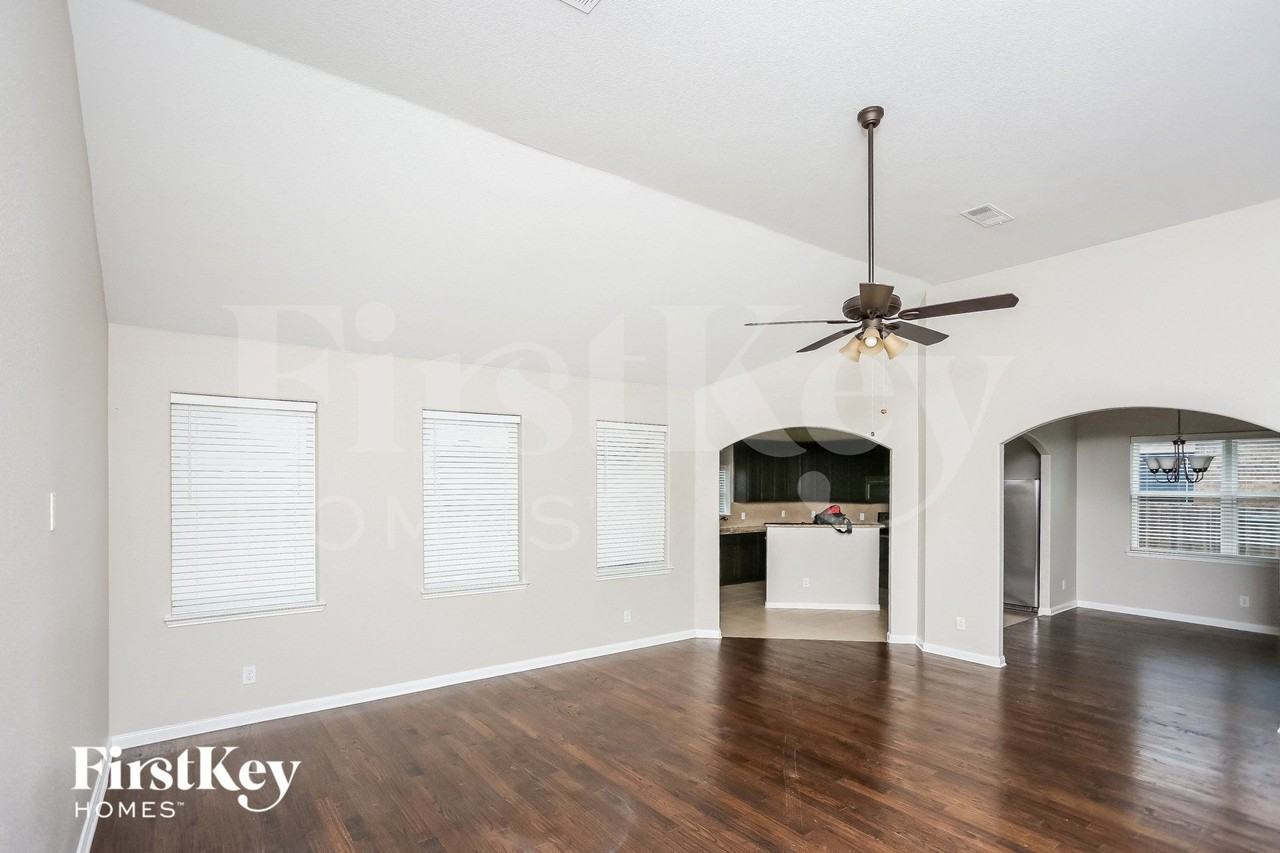 202 Brook Ct - Photo 2 of 15