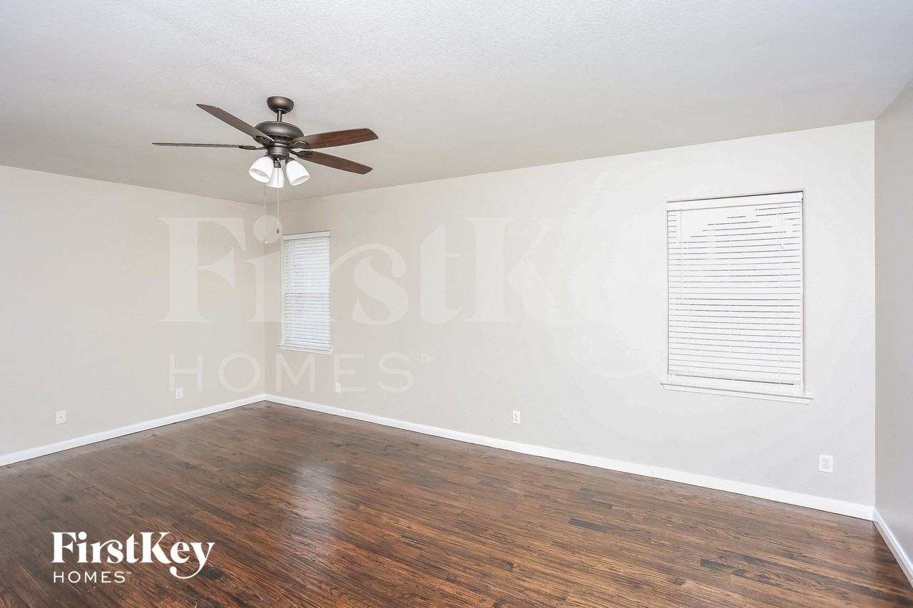 202 Brook Ct - Photo 6 of 15