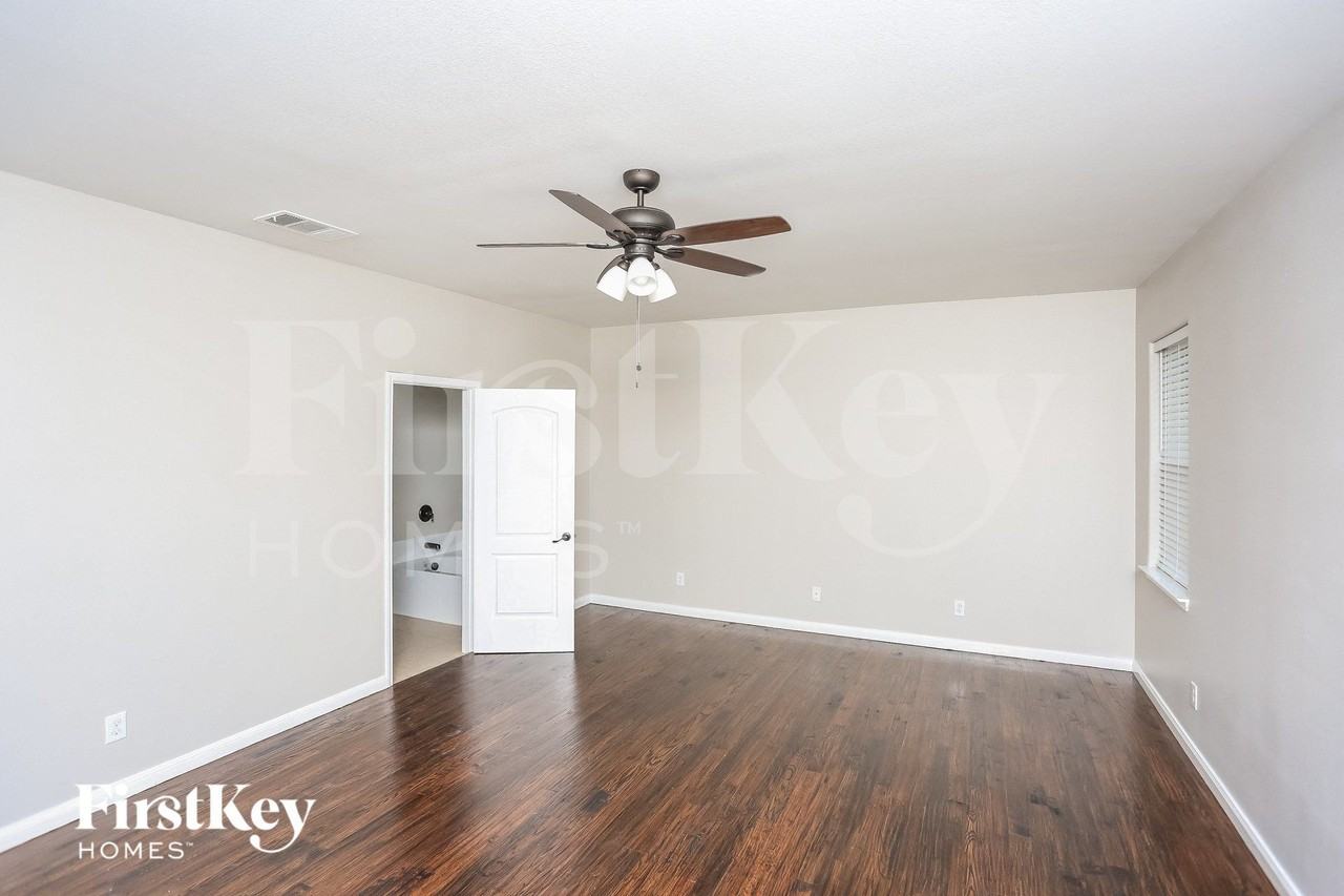 202 Brook Ct - Photo 7 of 15