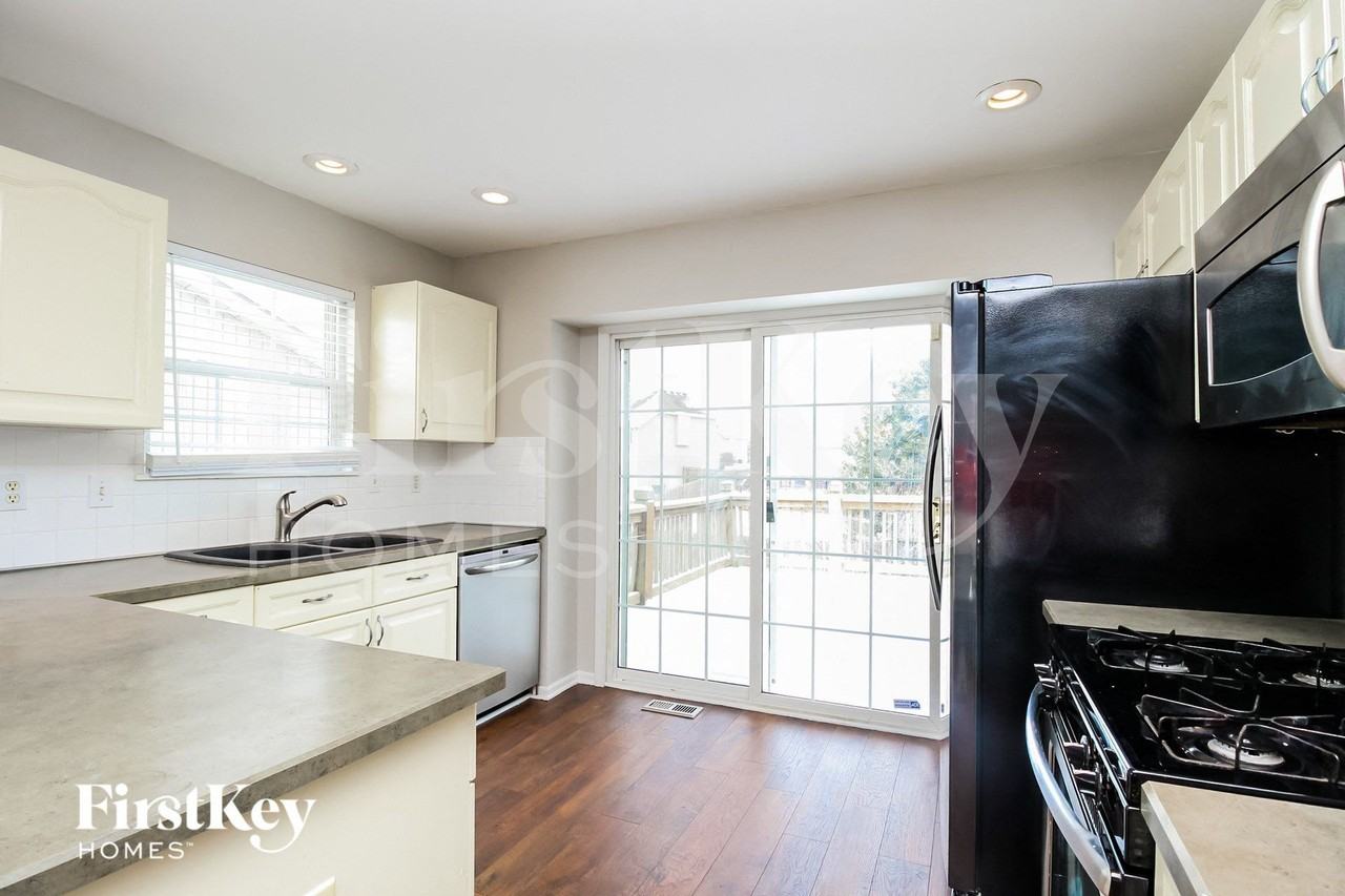 3602 Nw 86th Ct - Photo 5 of 15