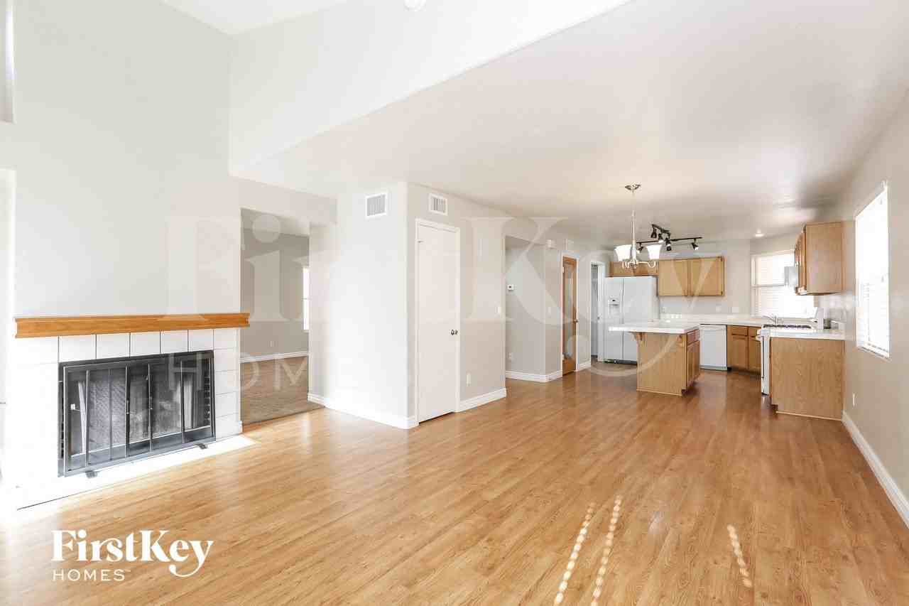 7861 Mt Shasta Cir - Photo 3 of 15