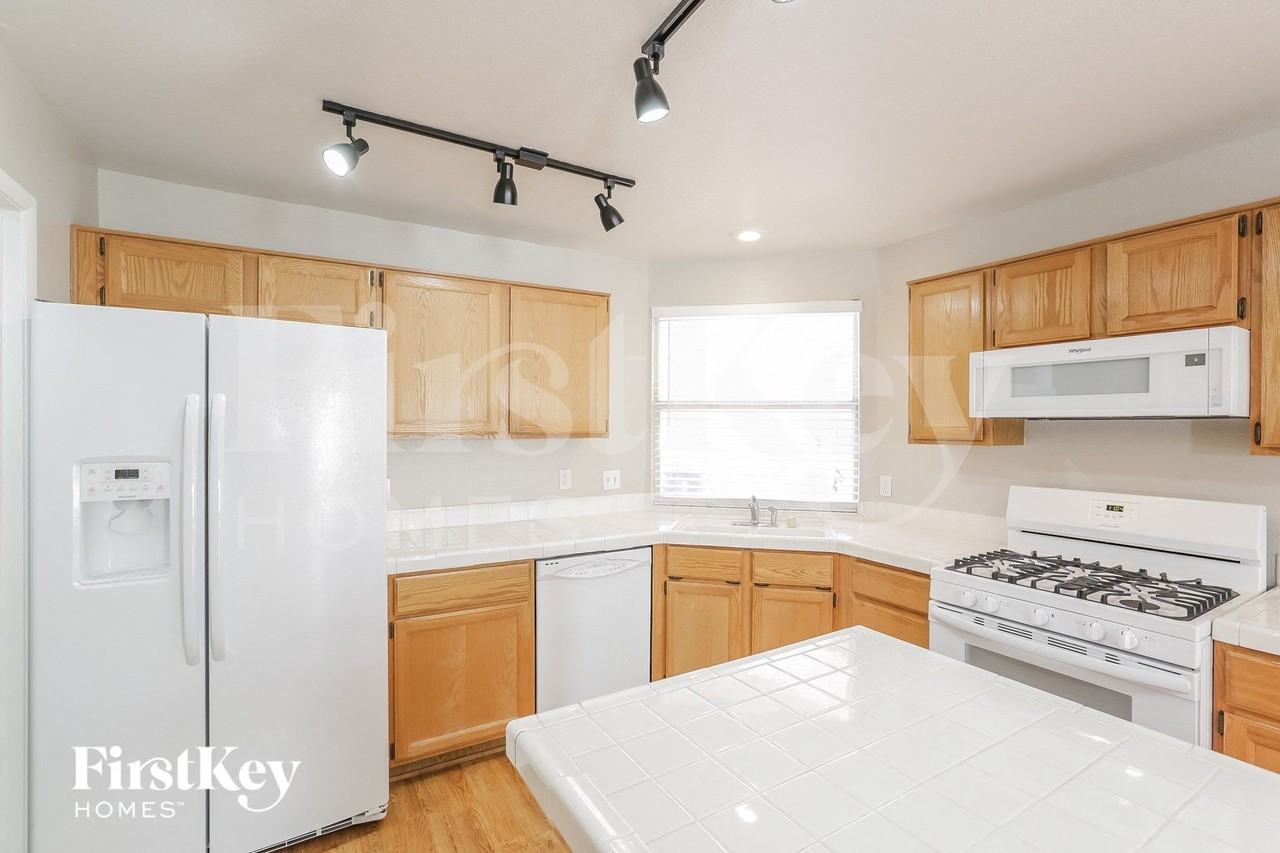 7861 Mt Shasta Cir - Photo 7 of 15