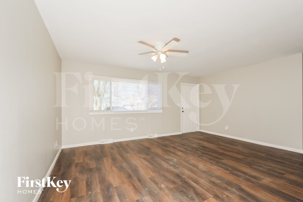 955 Lorraine Ave - Photo 3 of 19