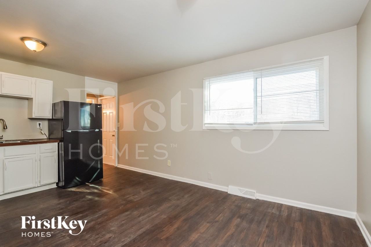 955 Lorraine Ave - Photo 6 of 19