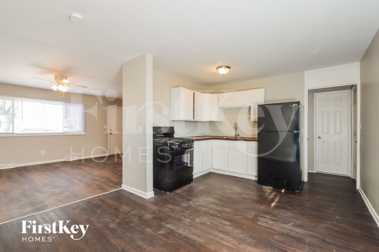 955 Lorraine Ave - Photo 7 of 19