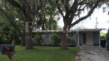 featured image of 8020 N Ola Ave