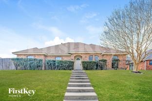 700 Robin Meadow Dr - Photo 1 of 1