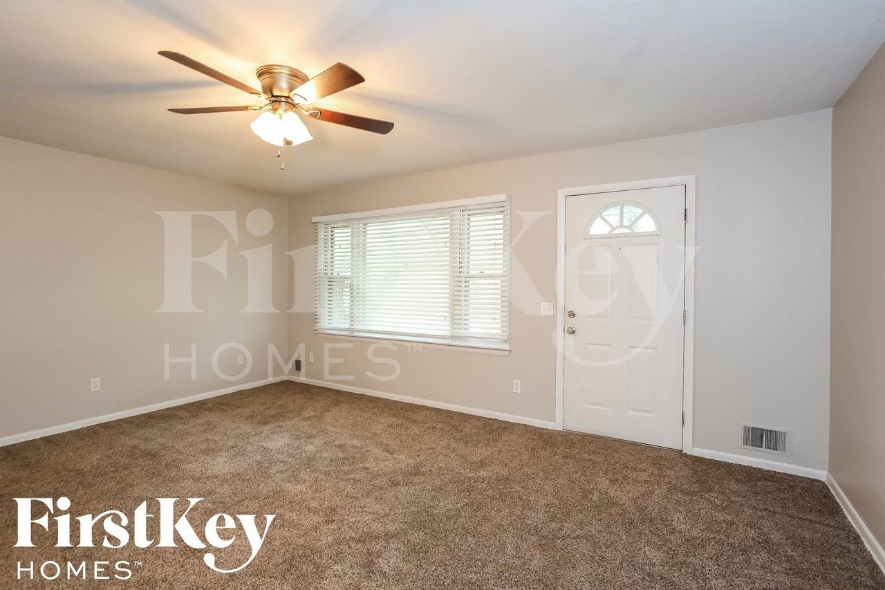 607 Ne Main St - Photo 2 of 15