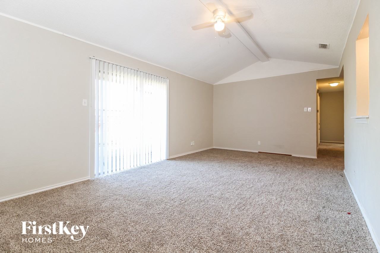 502 Oak Ridge Pl - Photo 4 of 15