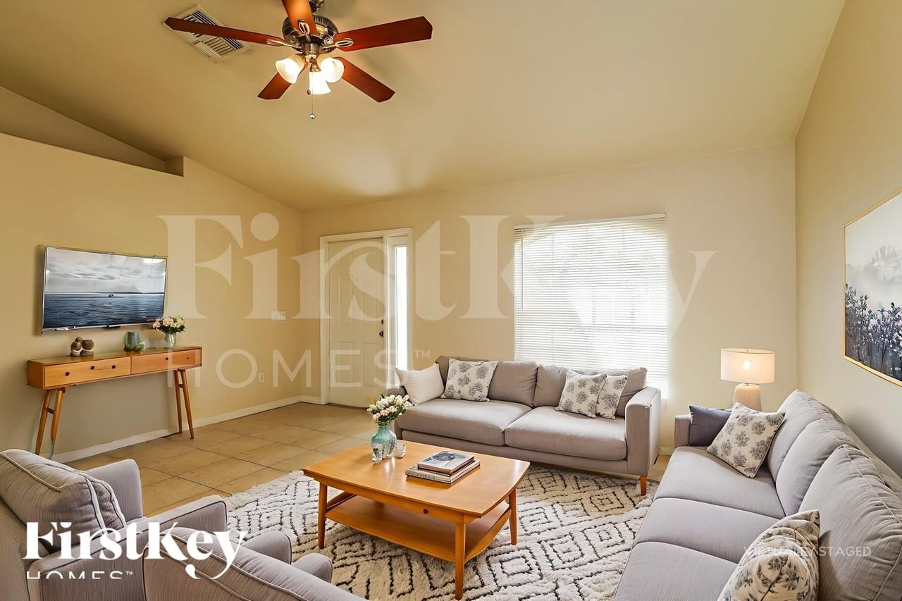 4302 12th St W - Photo 4 of 18