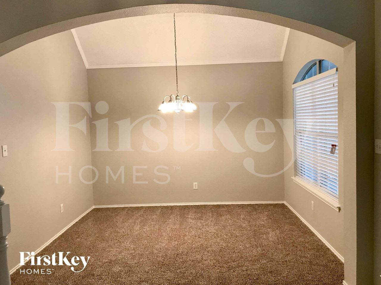 424 Valley View Dr - Photo 2 of 13