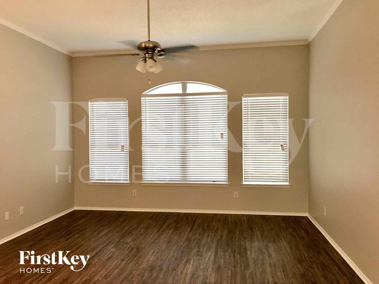 424 Valley View Dr - Photo 3 of 13