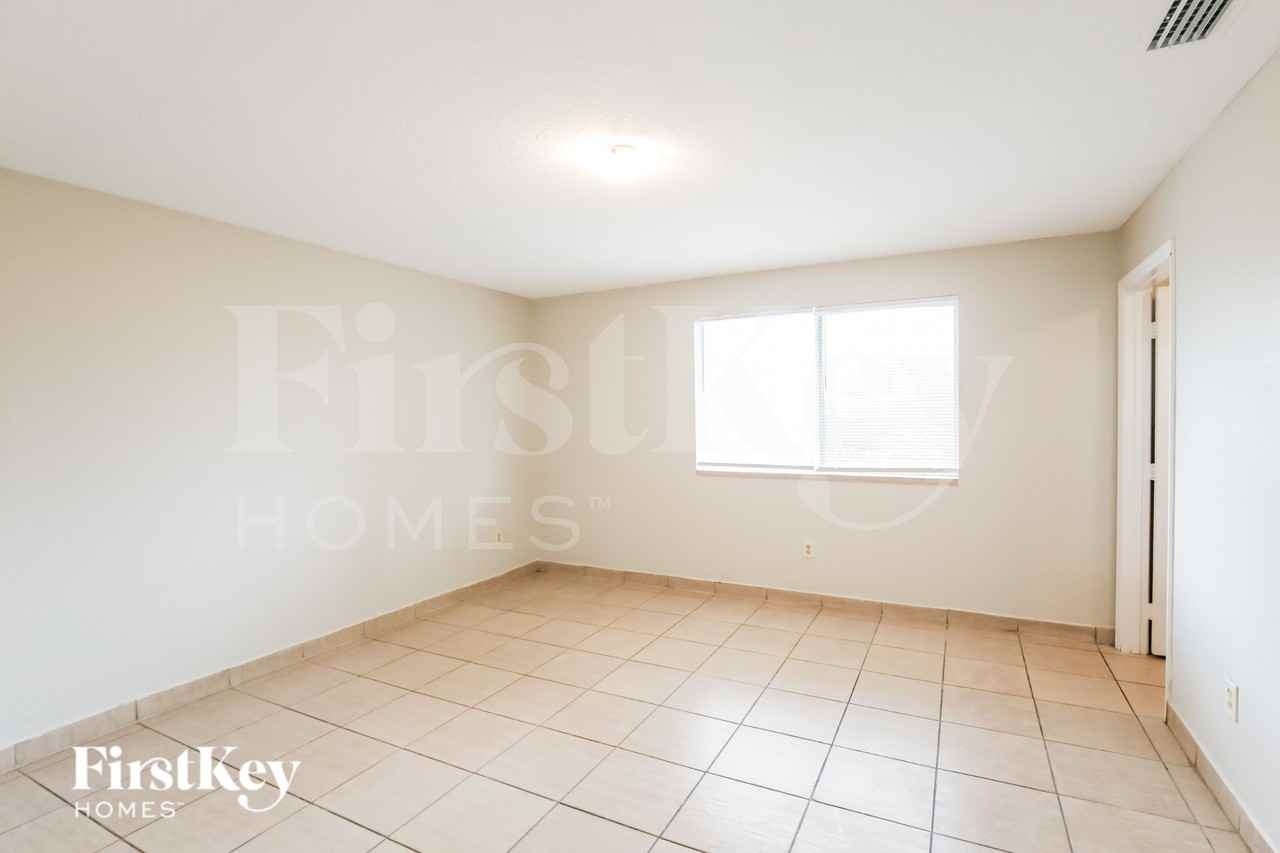 405 Nwstreet - Photo 7 of 19