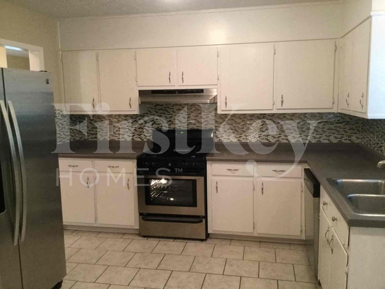 4005 Rock Mill Pkwy - Photo 5 of 10