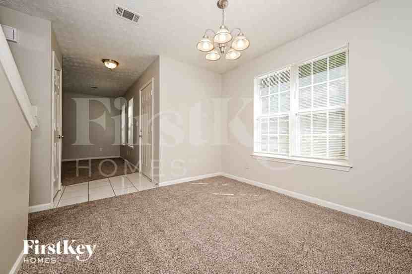 3827 Monarch Ct - Photo 3 of 16